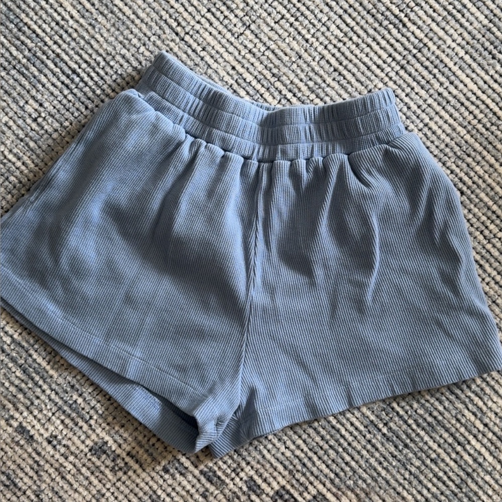 DAILY DRILLS thermal resort shorts in mist!